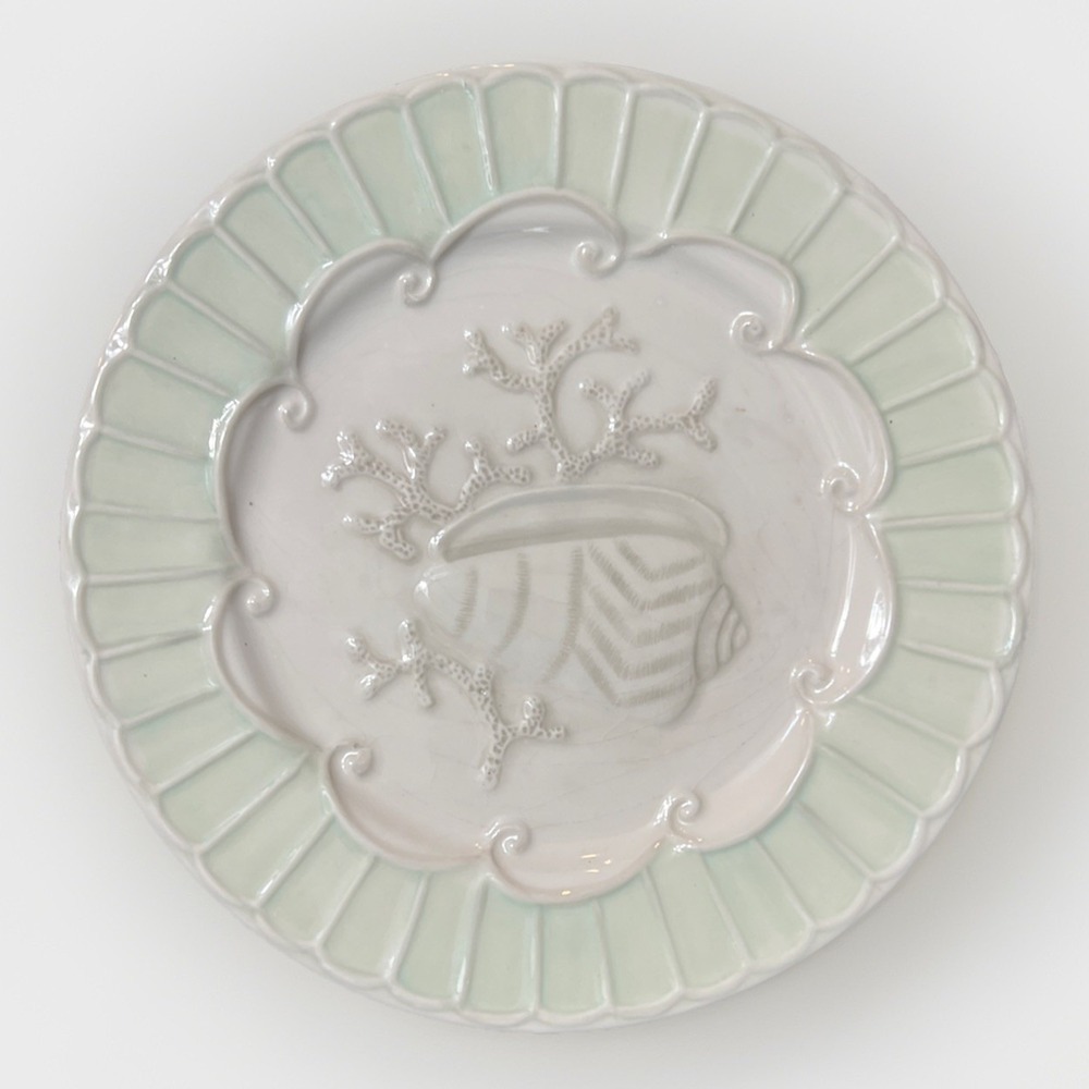 Set of 4, 8" Decorative Shell Plates 4 Different Motifs - Cream and Mint Elegant - Picture 3 of 6
